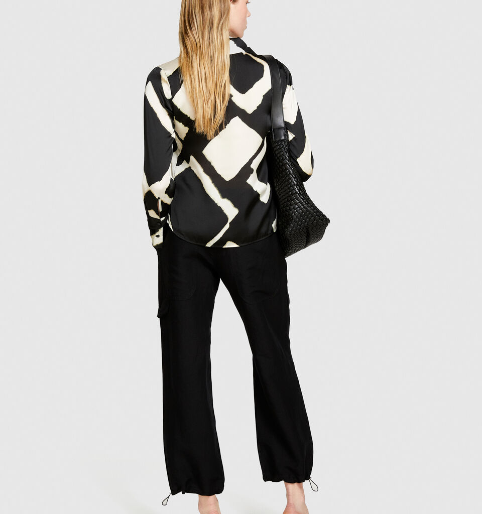 Linen blend cargo trousers - women's carrot fit trousers - Black | Sisley image number 3